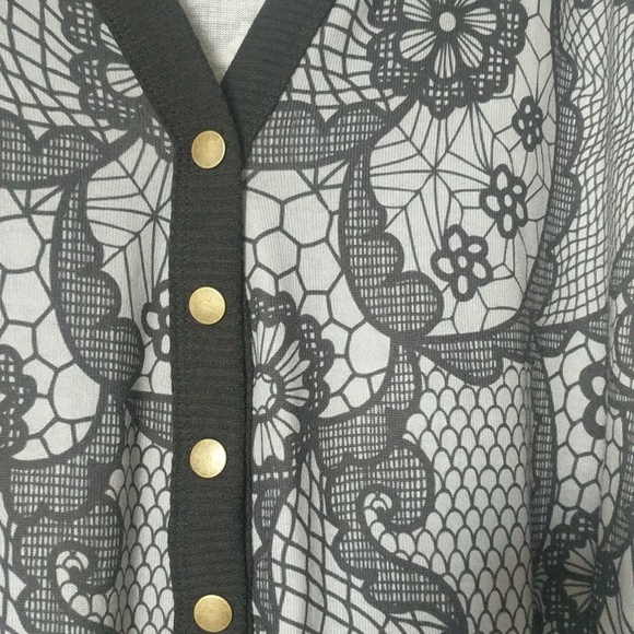 Lily by Firmiana Graphic Lace Print V Neck Cardigan Large - Picture 3 of 6